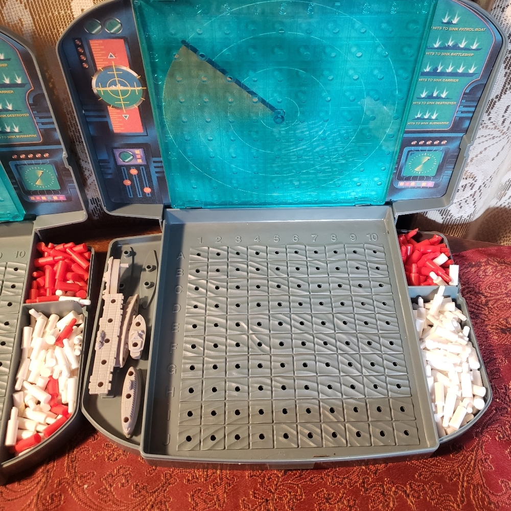 Set of 4 well loved Battleship Games-BX16 - Picture 3 of 7